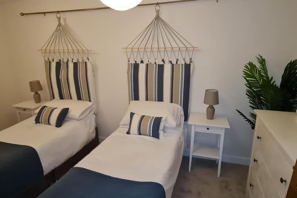 Beach View, 4 Bedroom House Opposite The Sea! Sleeps 10 Сэндгэйт Экстерьер фото