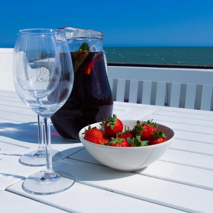 Beach View, 4 Bedroom House Opposite The Sea! Sleeps 10 Сэндгэйт Экстерьер фото