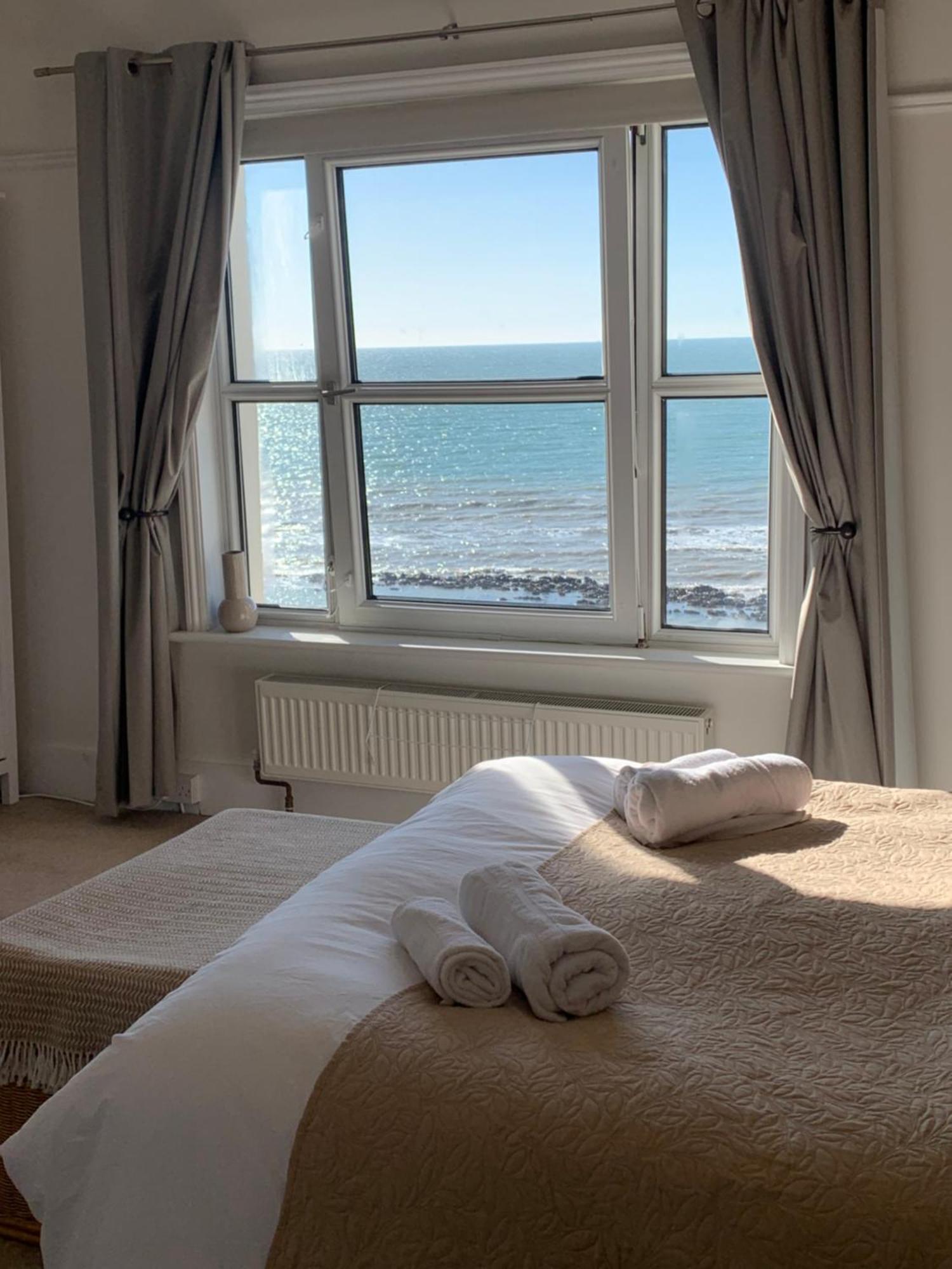 Beach View, 4 Bedroom House Opposite The Sea! Sleeps 10 Сэндгэйт Экстерьер фото